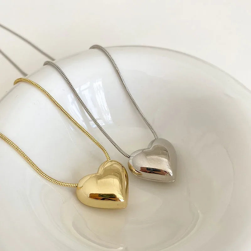 MODA Vintage Love Heart Necklace