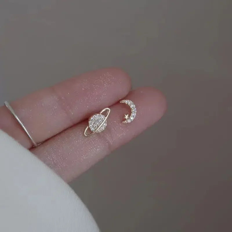 MODA Simple Piercing Stud Earrings