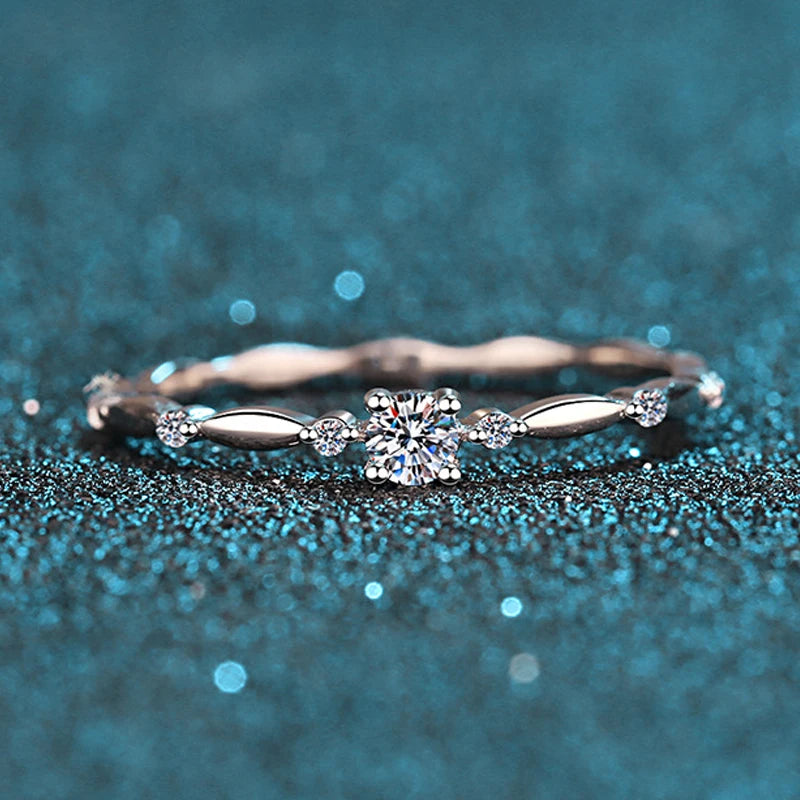 MODA Simple Sliver Engagement Ring..